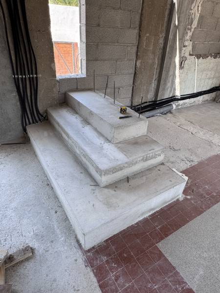 Création d'un escalier sur mesure en béton armé à Châteauneuf-les-Martigues