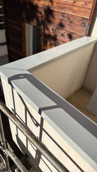 Ravalement de façade avec nettoyage haute pression plus rénovation bardage en bois à Sisteron