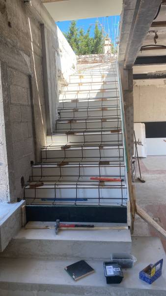 Création d'un escalier sur mesure en béton armé à Châteauneuf-les-Martigues